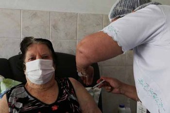Prefeitura está vacinando idosos acamados em Gravataí
