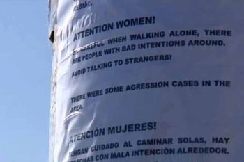 Cartaz na Lagoa da Conceição, em Florianópolis, onde turista foi agredida
