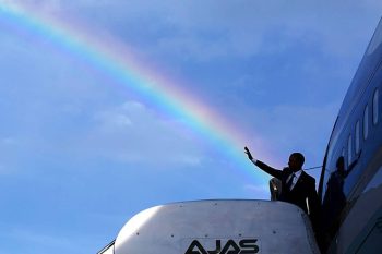 Obama antes de entrar no avião presidencial, em abril de 2015 na Jamaica | Foto PETE SOUZA