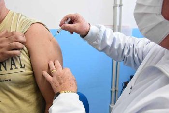 Em porcentagem, Cachoeirinha tem 77,6% da população com, pelo menos, a primeira dose e 62,6%, com o esquema vacinal completo, o que equivale a mais de 82 mil pessoas