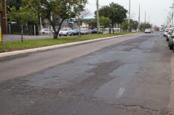 Avenida que liga a BR-116 ao Guajuviras terá recapeamento e sinalização em trecho de 3 quilômetros. Foto: Gustavo Garbino/EComPMC