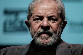 Lula em junho, na foto de YASUYOSHI CHIBA que ilustra a matéria