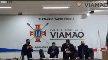Grupo formado por PTB, PSDB, PT, PDT, PP, PSD e PSL assumiu o comando do Legislativo e a Prefeitura de Viamão