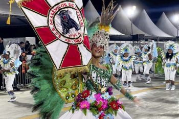 Em 60 minutos, escola mostrou toda a garra de uma comunidade apaixonada pela grande festa do samba