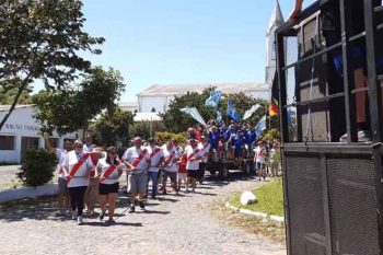Pela nona vez nas 13 edições da festa entre gremistas e colorados que é realizada em Morungava os torcedores do Internacional puxaram a carreta com gremistas.