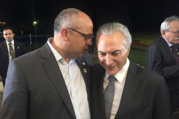 Jones é recepcionado pelo presidente Michel Temer ontem à noite para jantar no Palácio da Alvorada