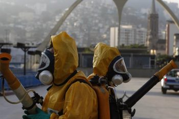 Fumigação contra o mosquito transmissor da zika no sambódromo do Rio, em janeiro | EFE