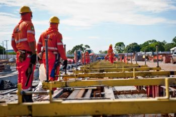 Obra do VLT de Cuiabá, em 2014. Essa foi uma das que tiveram irregularidades na Copa