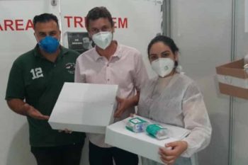 Cápsulas respiratórias doadas ao hospital são uma alternativa ao uso de máscaras de oxigênio e podem ajudar a retardar a intubação