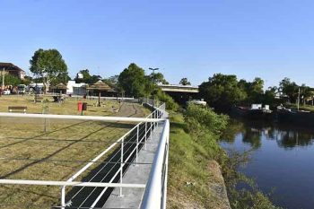Praça do Ecoturismo Leonel de Moura Brizola foi erguida próximo da Casa de Cultura e na beira do Rio Gravataí, em Cachoeirinha.
