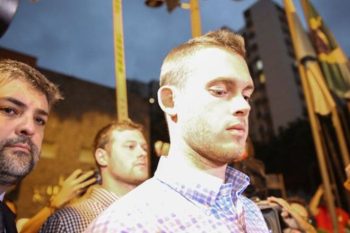 Os nadadores Gunnar Bentz e Jack Conger foram impedidos de deixar o país