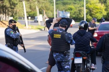 Guarda Municipal promoveu 344 operações Amanhecer Seguro em 2021, prevenindo assaltos nas primeiras horas da manhã pela cidade. Foto: Gustavo Garbino/EComPMC
