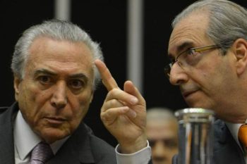 Como um Frank Underwood, Cunha já estaria mandando recados a Temer