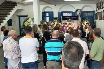 Irmã Cândida Vendrusculo foi ao ato e comandou uma oração coletiva durante o velório