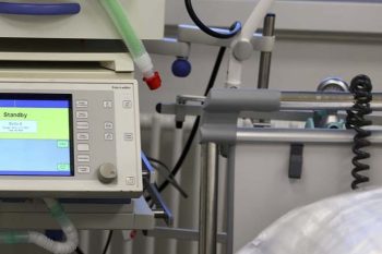 Outro paciente teria retirado aparelho da tomada em hospital público