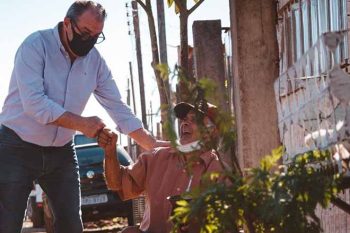 Prefeito de Gravataí Luiz Zaffalon visita obras na Vila Arinos