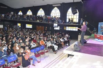 Evento teve participação de aproximadamente 1500 profissionais da educação durante dois dias