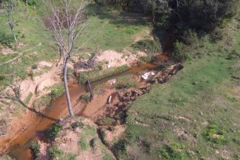 Erosão pode ser causada por falta de vegetação | Fotos ANDREI FIALHO