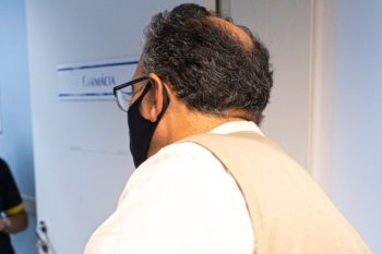 No primeiro dia de janeiro, o prefeito Jairo Jorge visitou o HU: a briga dele agora é por não haver corte de recursos e manter volume de atendimentos por lá. Foto: Tony Capellão/EComPMC