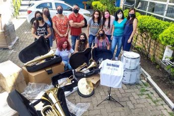 São seis conjuntos serão utilizados pelos alunos e alunas da Banda Municipal Fé na Vida