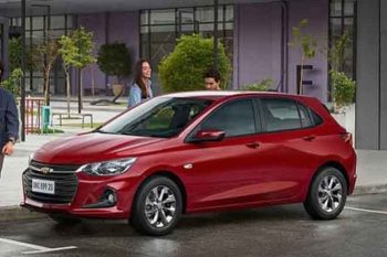 Imagem acima é do Onix Plus revelada pela General Motors. Será este carro o da versão esportiva com a assinatura RS que deve ser lançado em novembro que vem?