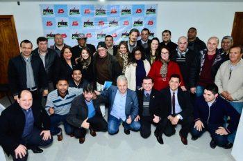 Pré-candidatos do PROS, PRB e Rede com Marco ontem, na sede do PMDB