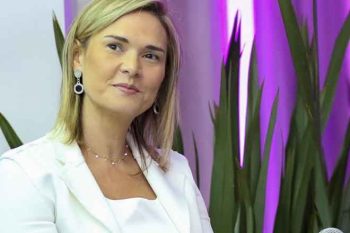 Diretora de Recursos Humanos da Sogil e com cursos de especialização no exterior, Ana Cristina Pastro Pereira assume a presidência da Acigra com mais cinco mulheres