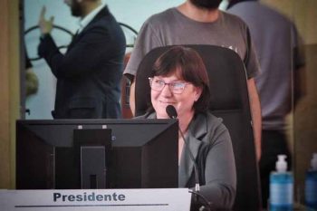 Vereadora Marcia Becker no exercício da Presidência da Câmara