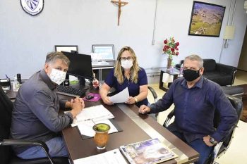 Prefeito Maurício com secretários Jaime Braz e Tatiana Boazão