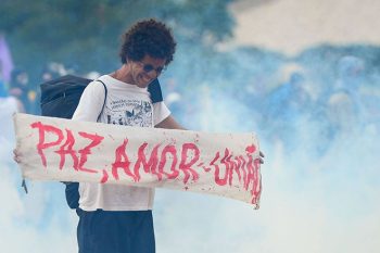 Manifestante durante protesto contra a PEC do Teto, no dia 13 | Foto ANDRESSA ANHOLETE