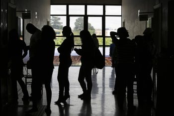 Fila de eleitores em um colégio eleitoral em São Paulo, no dia 2 de outubro