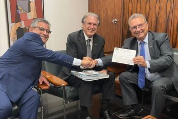 Nereu, Busato e o então presidente do PSL, Luciano Bivar: paz selada, ambos concorrem a federal com a possível concorrência de Sargento Santana na disputa pelo voto dos canoenses. Foto: Arquivo RB Seguinte: