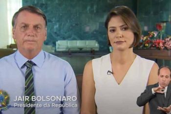 O presidente e a primeira-dama Michelle durante a mensagem de fim de ano