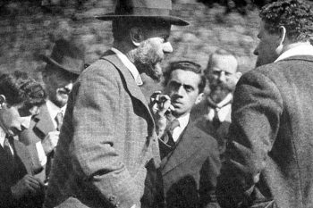 Max Weber, de perfil e com barba, em Munique em 1919