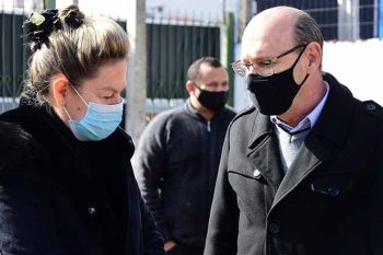 Secretária Regina Becker anunciou ao prefeito Miki Breier o repasse de R$ 51 mil para a realização de castrações