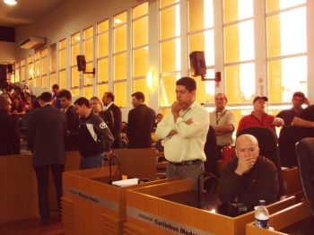 Márcio (em pé) foi decisivo na cassação da prefeita Rita Sanco em 2011