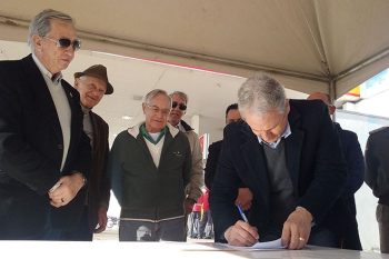 Marco assina ordem de início de sede própria dos bombeiros em área cedida pela Prefeitura