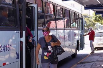 Medida entra em vigor a partir do dia 30 de abril e também valerá para o interior dos estabelecimentos comerciais e de serviços