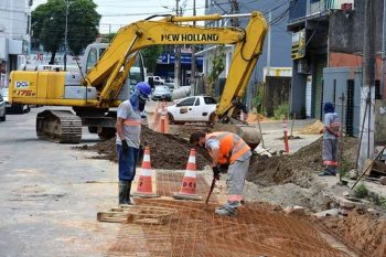 Segunda etapa da obra de drenagem na rua Dr. Afonso Pena está em andamento