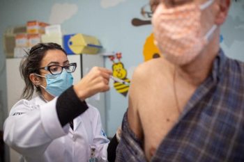 Plano é impulsionar o contingente da população com a terceira dose da vacina e afastar risco de casos graves da doença. Foto: Arquivo