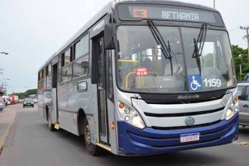 Após autuação da Prefeitura, empresa Stadtbus volta a circular com o ônibus do Jardim do Bosque
