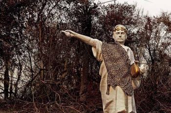 Estátua de Bolsonaro que, segundo divulgou o Greenpeace, foi erguida em área no Pantanal atingida por incêndios, nesta sexta
