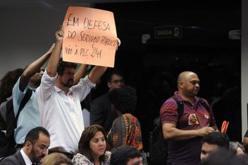 Protesto em Comissão da Câmara contra a PEC 241 | Foto L. BERNARDO JR.