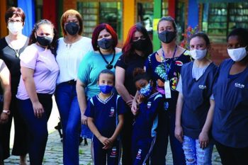 Com o intuito de aprimorar habilidades, estudantes desenvolveram funções como professores e funcionários