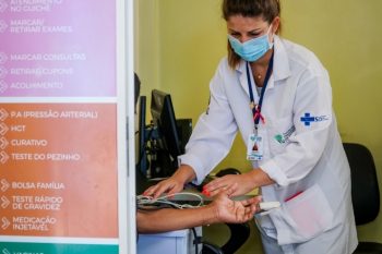 Quatro unidades de saúde abrem aos finais de semana para atender pacientes com síndromes gripais. Foto: Tony Capellão/Divulgação PMC