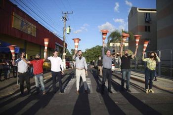 Com recursos totalmente próprios, foram asfaltados 140 metros que ligam as ruas João Célio Schmitz e Fredolino Schmitz
