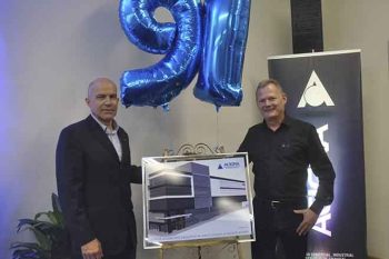 Presidente da Acigra, Régis Marques Gomes, e diretor-presidente da Lojas Paludo, David Paludo (direita): anúncios na festa de aniversário que reuniu prefeito Marco Alba e ex-presidentes da associação.