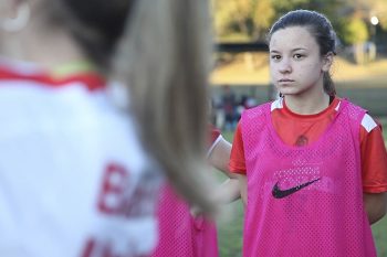 Atleta de 15 anos, moradora de Gravataí, joga na equipe Sub-17 do Internacional e sonha ser profissional do futebol feminino