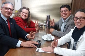 Valter Amaral (e) e Adelaide Klein, candidatos a prefeito e vice, com Rita e Paulo Bairros