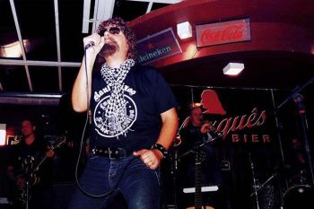 O músico Cleiton Amorim personifica o mito do rock brasileiro Raul Seixas nos palcos do estado com o show Tributo a Raul